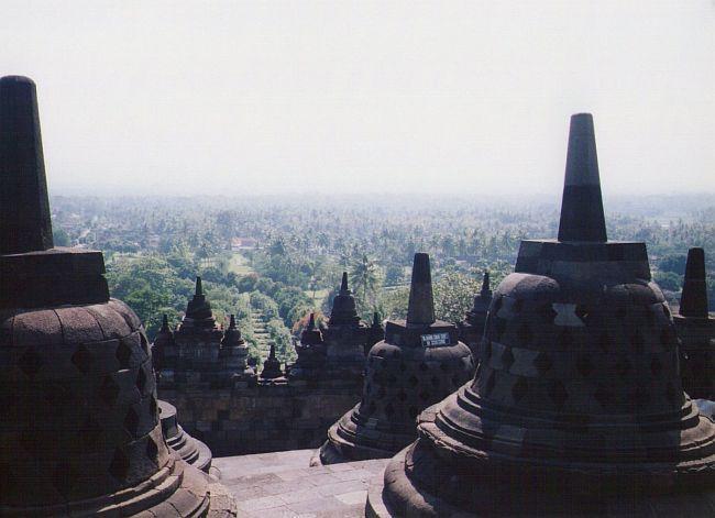 世界の遺跡－インドネシア編（４）ボロブドゥール: 旅と遺跡とセルベッサ